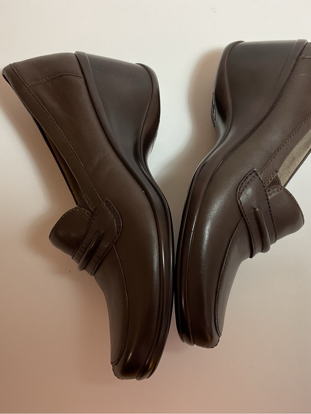 Naturalizer Brown Leather Heeled Penny Loafers 10 W NIB Classic Comfort Oxford